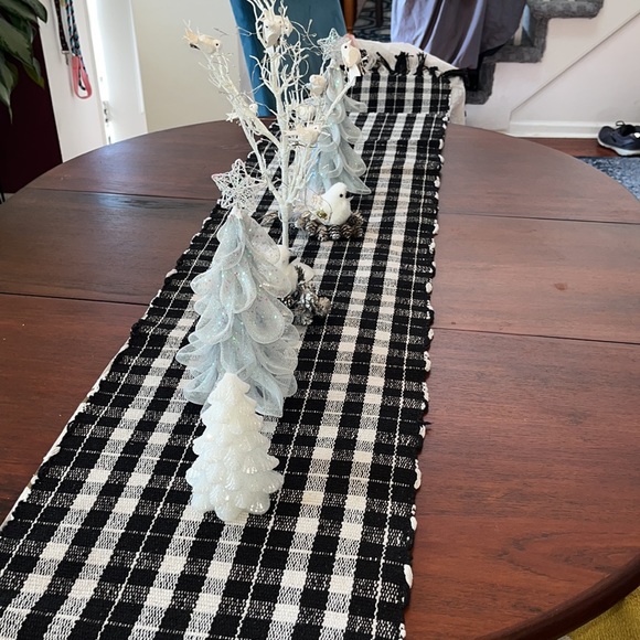 Table Runner Black & White 78 inches long - Picture 4 of 8